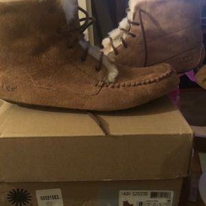 UGG Chickaree Size 8 Women’s.